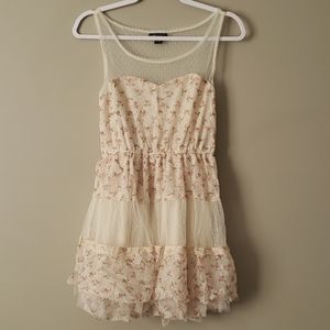 Cream floral sweetheart chiffon lace dress
